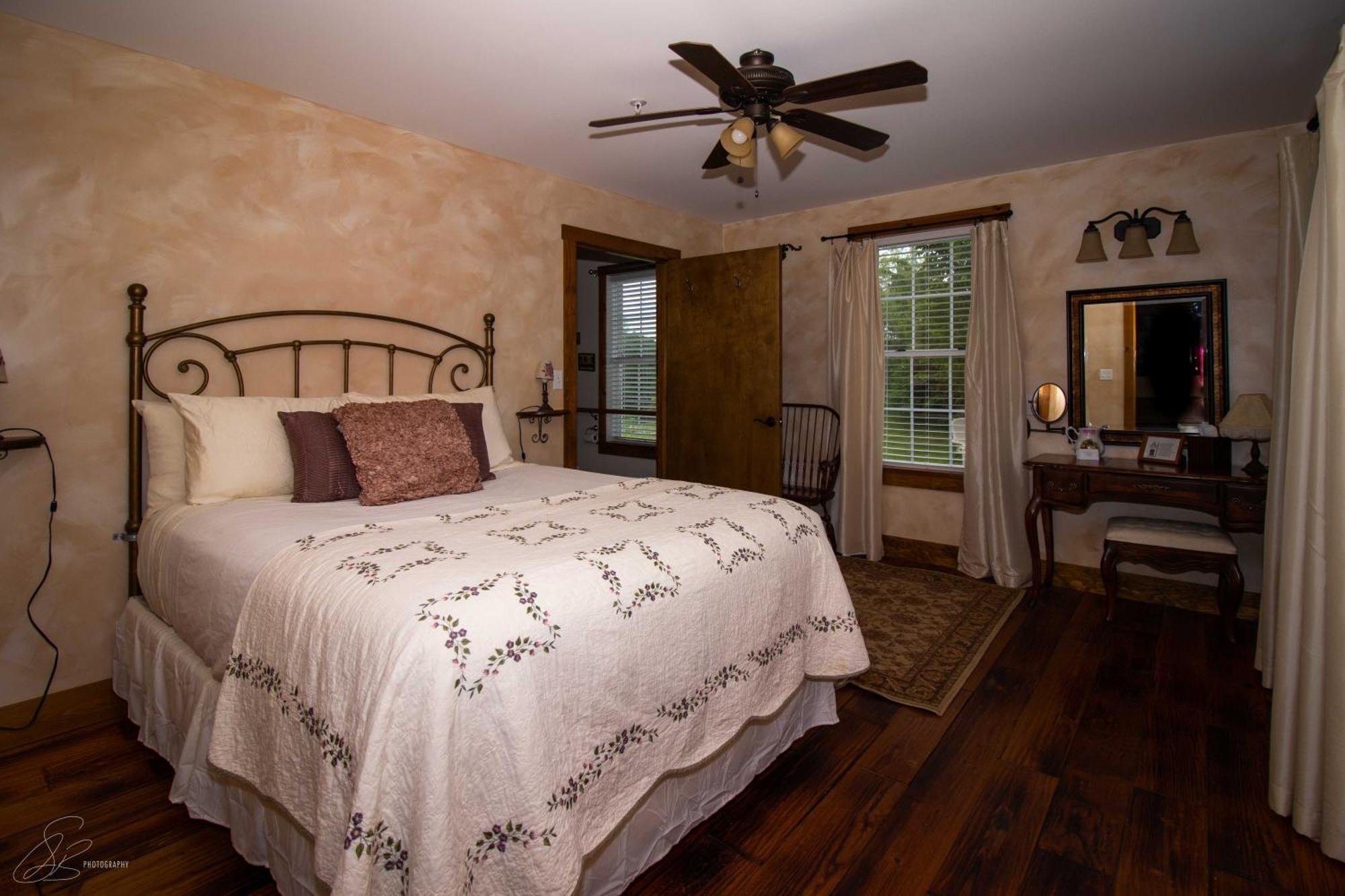 The Old Lantern Inn Charlotte Extérieur photo